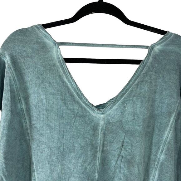 Maurices Green Casual Top Scooped V Neck Asymmetric Hem Long Sleeve Size Large - Picture 6 of 8